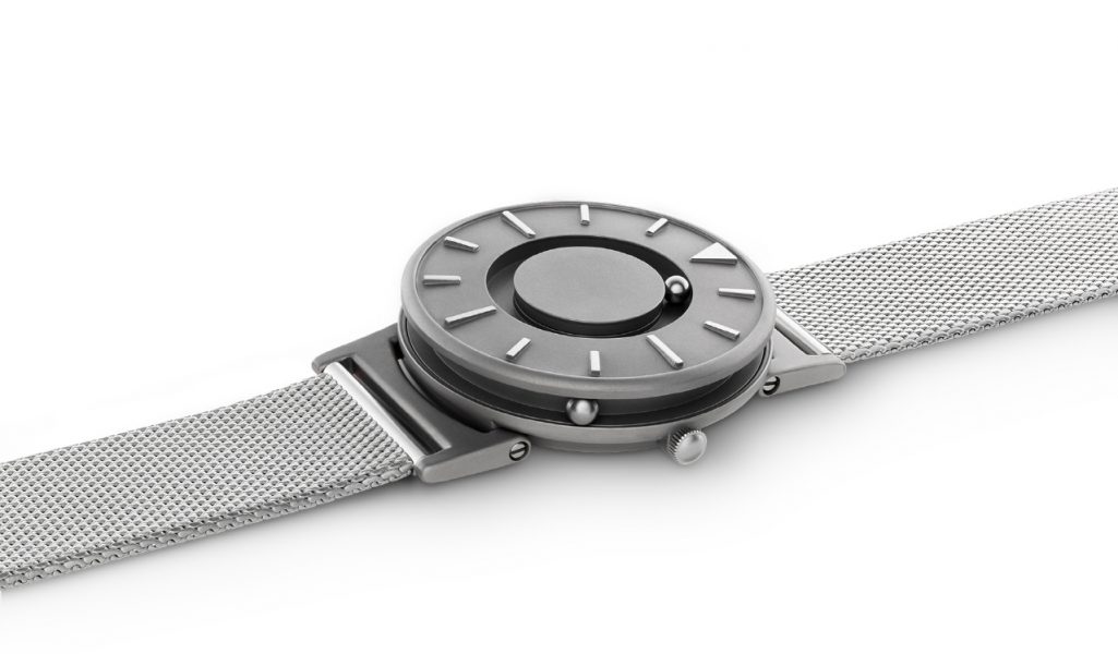 Bradley Titan - taktilt armbåndsur med lenke, fra EONE
